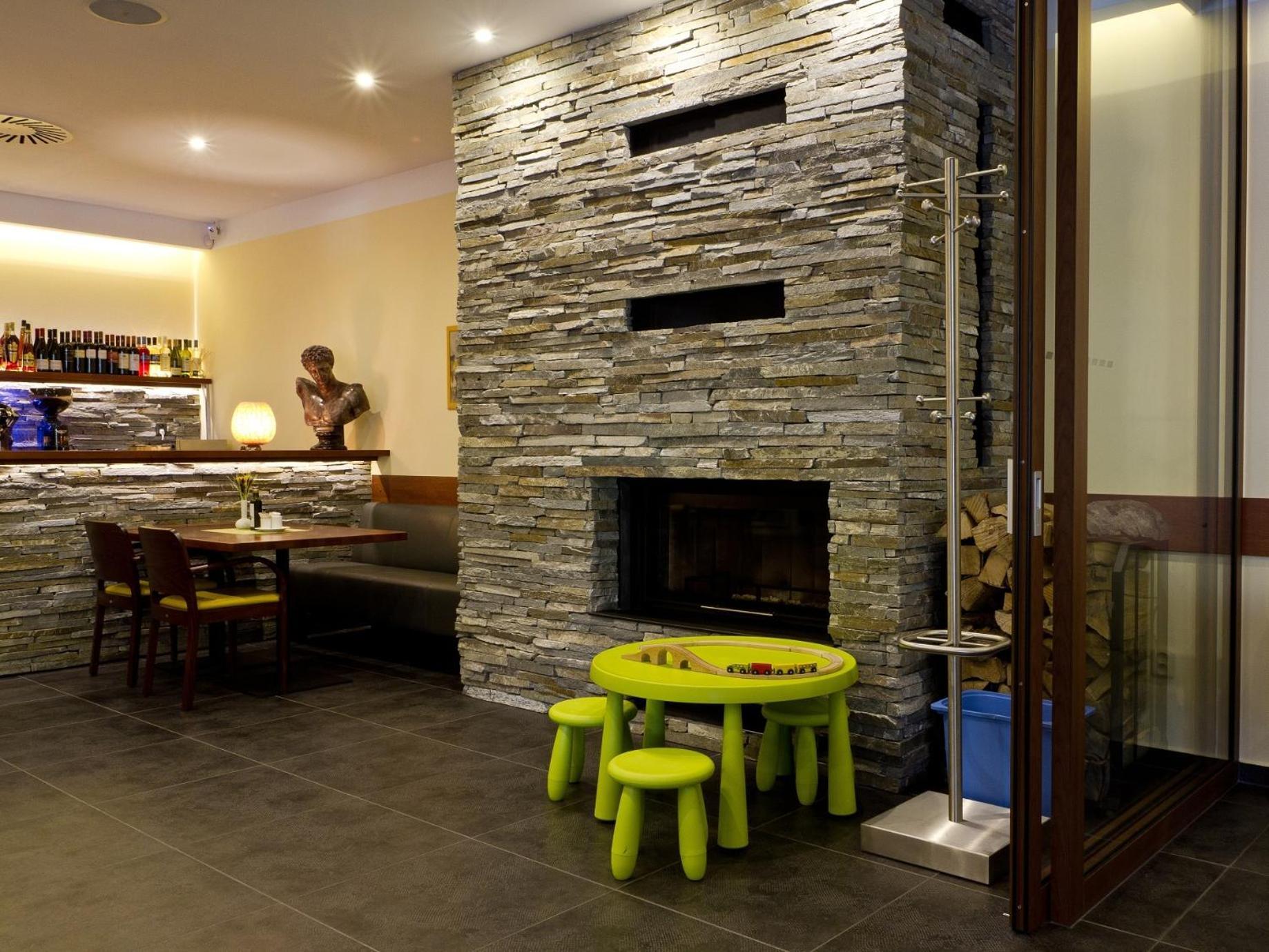 Hotel Hermes Krnov Esterno foto