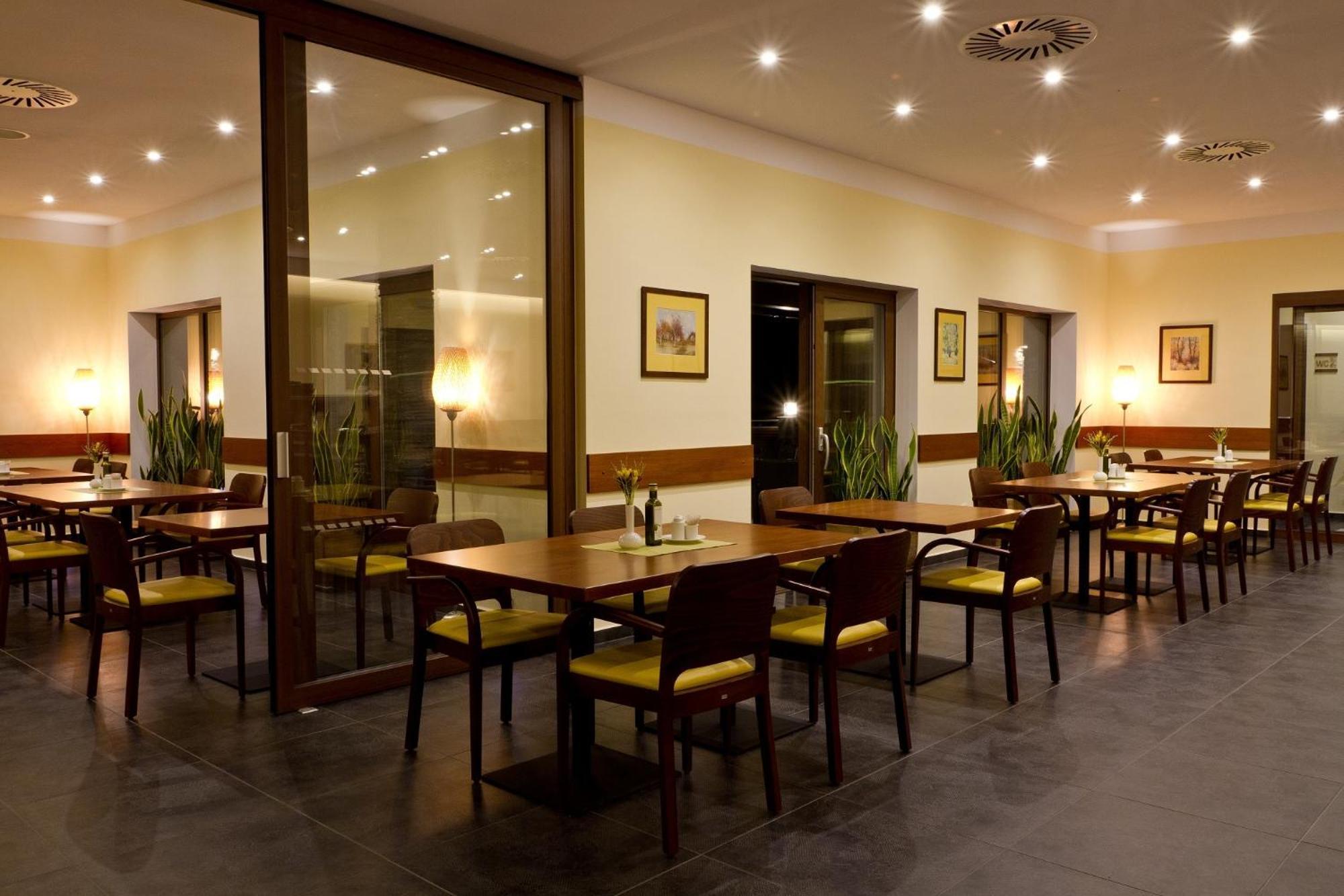 Hotel Hermes Krnov Esterno foto