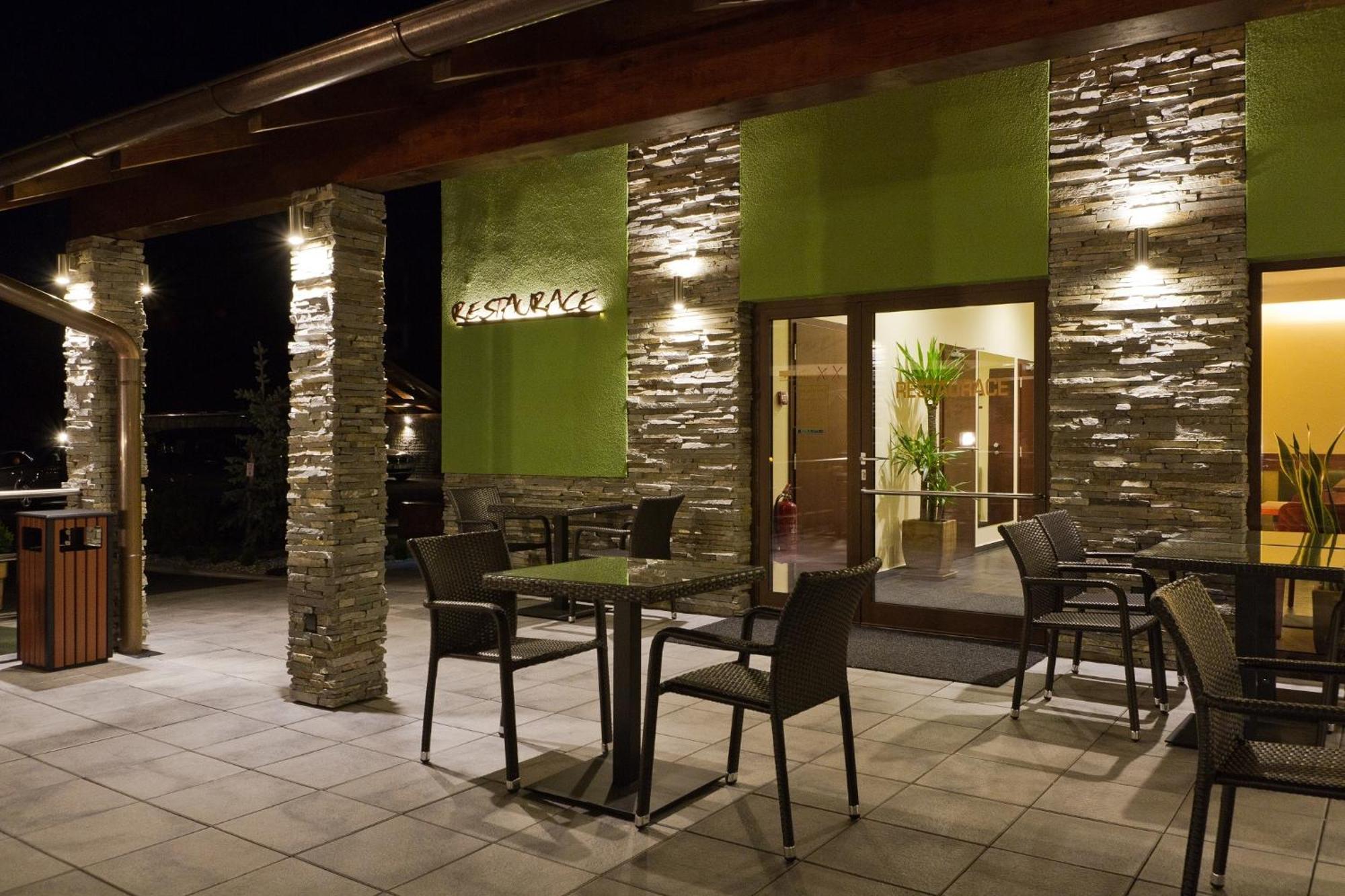 Hotel Hermes Krnov Esterno foto